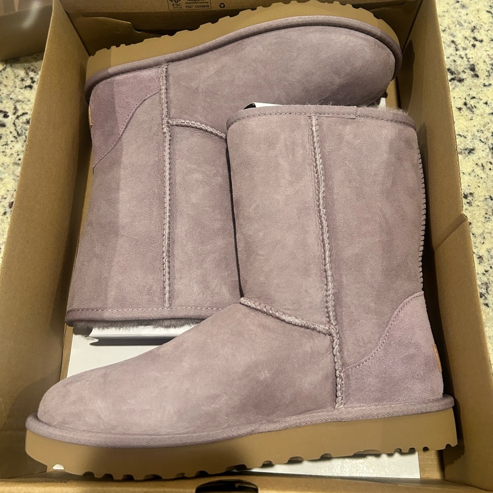 UGG Classic Short II